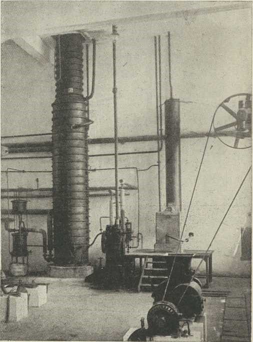sl. 2. Kontinuirani destilacijski aparat, Zagreb, tvornica Arko